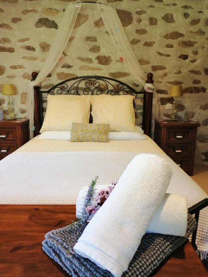 Montrollet La Grange Ancienne Bed & Breakfast エクステリア 写真