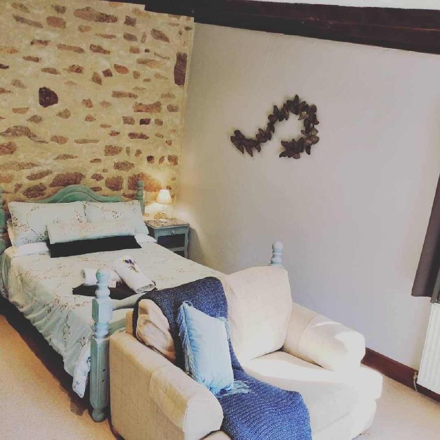 Montrollet La Grange Ancienne Bed & Breakfast エクステリア 写真