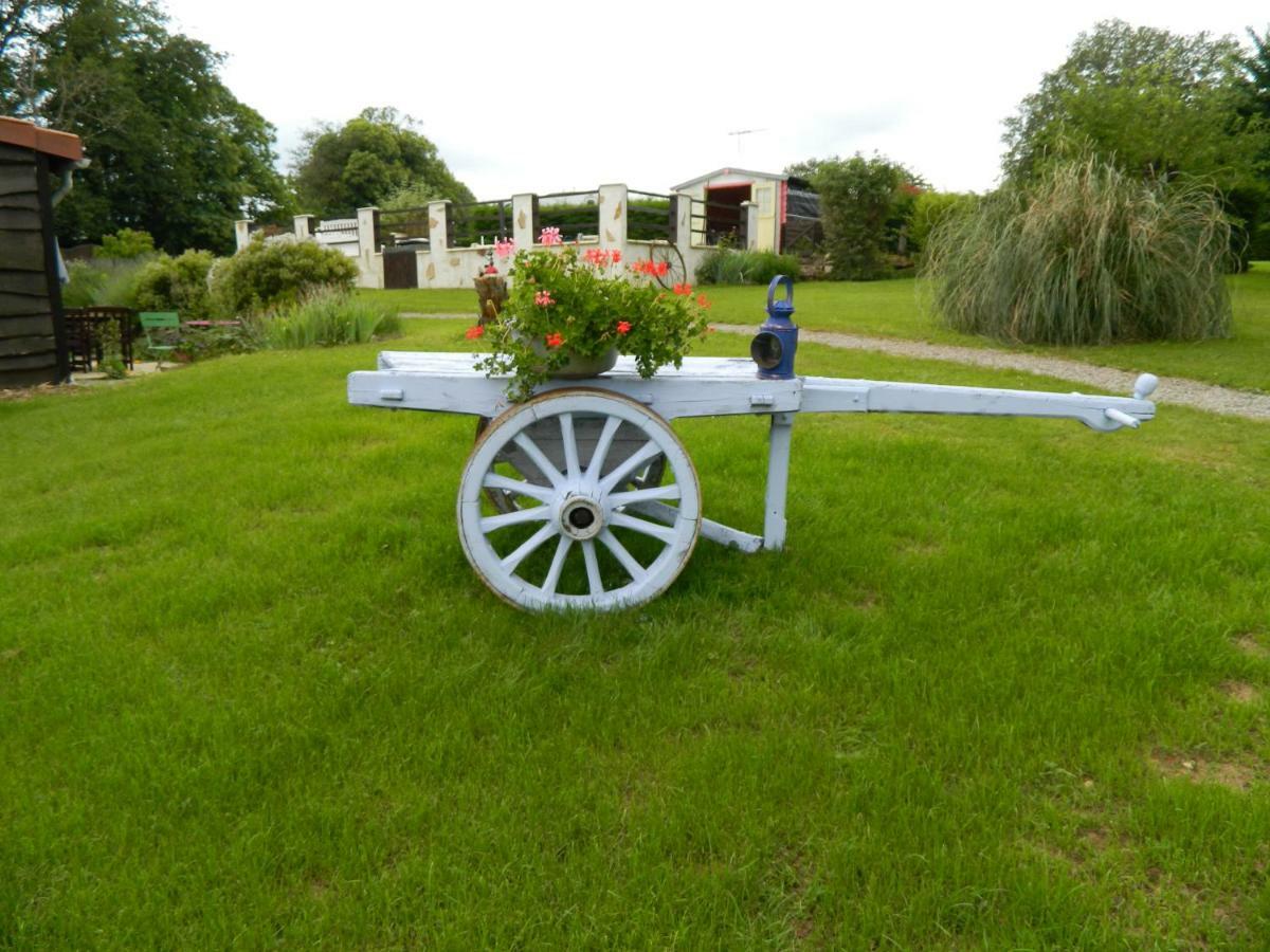 Montrollet La Grange Ancienne Bed & Breakfast エクステリア 写真